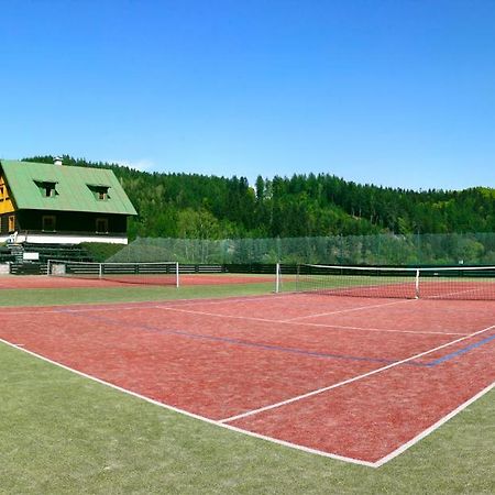 ホテル Bret Cz Žacléř エクステリア 写真