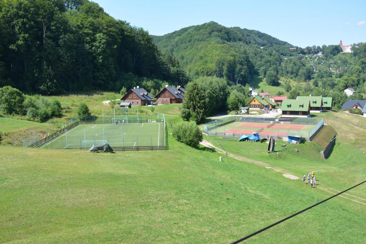 ホテル Bret Cz Žacléř エクステリア 写真